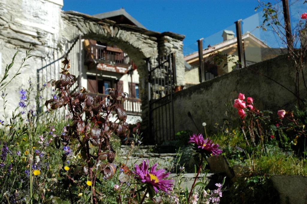 La Placette - Albergo Diffuso E Trattoria Usseaux Exterior foto