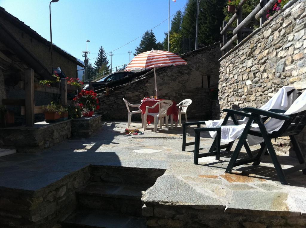 La Placette - Albergo Diffuso E Trattoria Usseaux Quarto foto