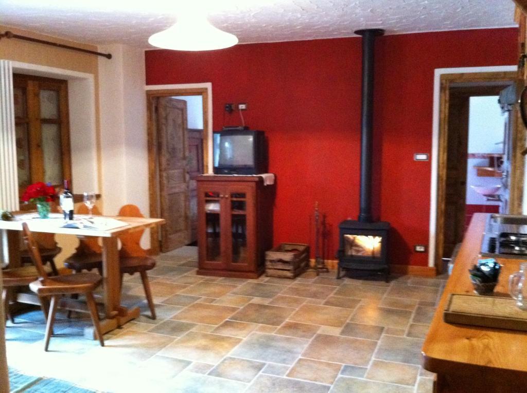 La Placette - Albergo Diffuso E Trattoria Usseaux Quarto foto